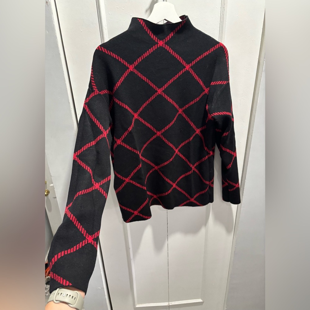 Tahari Sweater ❤️🖤 - Picture 2 of 5